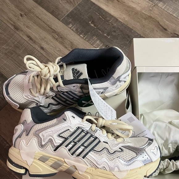 Adidas Bad Bunny Response CL main image 4